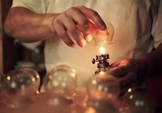 三伏天拔罐好嗎？三伏天拔罐好還是艾灸好？