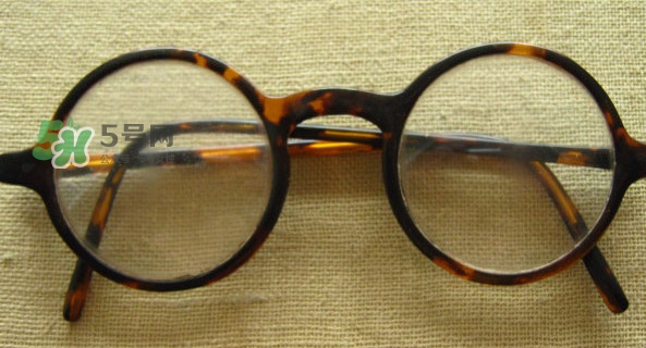 玳瑁眼鏡多少錢？玳瑁眼鏡如何選購？