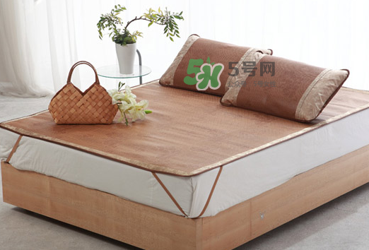 三伏天坐月子可以睡涼席嗎？夏天坐月子可以睡涼席嗎？