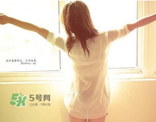 三伏天坐月子可以開窗戶嗎？夏天坐月子能開窗戶嗎？