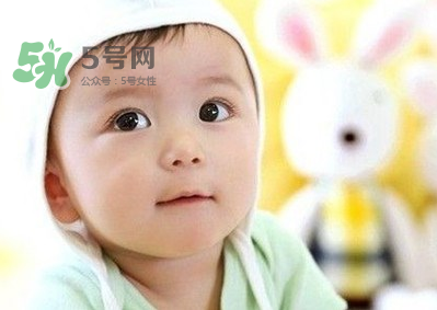 6個月寶寶不能喝水嗎？寶寶多大可以喝水呢？