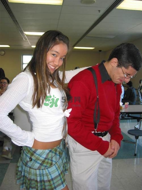 男人在公眾場合勃起如何化解尷尬？