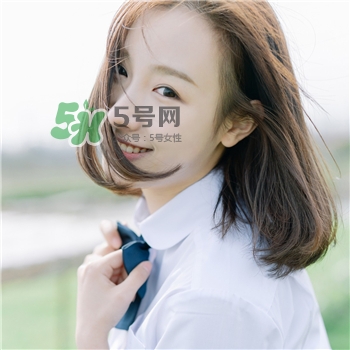 夏季皮膚缺水的表現(xiàn) 夏季皮膚缺水的解決辦法 夏季皮膚缺水的表現(xiàn) 夏季皮膚缺水的解決辦法