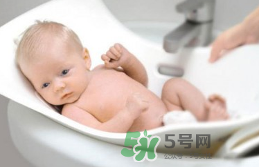 寶寶濕疹可以洗澡嗎？新生兒濕疹可以洗澡嗎？