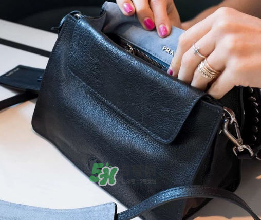 prada etiquette手袋尺寸多大？prada etiquette尺寸有幾種？