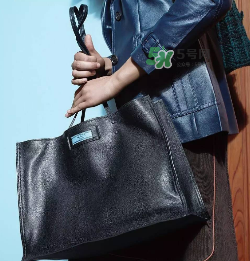 prada etiquette手袋尺寸多大？prada etiquette尺寸有幾種？