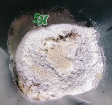 歐包的做法 栗子奶酥巧克力小軟歐 歐包的做法 栗子奶酥巧克力小軟歐