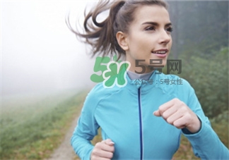 夏季干枯毛躁頭發(fā)怎么辦?護理夏季頭發(fā) 夏季干枯毛躁頭發(fā)怎么辦?護理夏季頭發(fā)