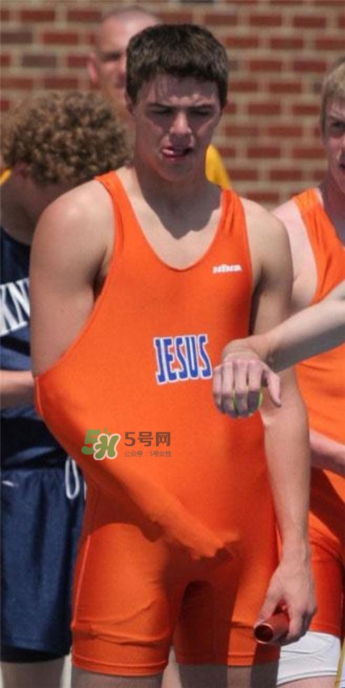 男人在公眾場合勃起如何化解尷尬？