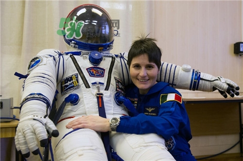 男人在公眾場合勃起如何化解尷尬？