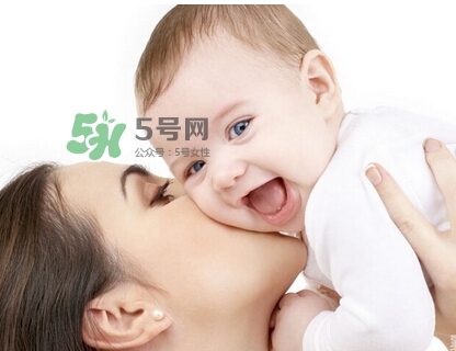 3~5個(gè)月的寶寶有多了解這個(gè)世界？寶寶睡眠習(xí)慣如何規(guī)范？