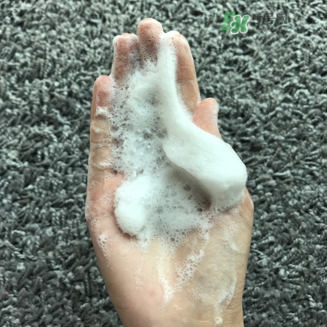 夏天用什么洗面奶好 夏天用什么洗面奶比較好 夏天用什么洗面奶好 夏天用什么洗面奶比較好