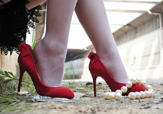 閏六月給老婆買什么？閏六月為什么要給老婆買紅鞋？