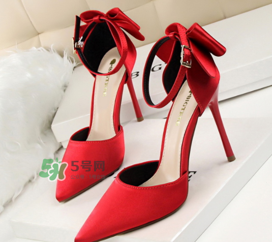 閏六月給老婆買什么？閏六月為什么要給老婆買紅鞋？