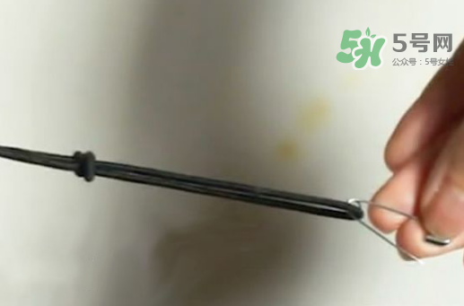 一字領怎么穿不會上滑？一字肩衣服老是往上滑怎么辦？