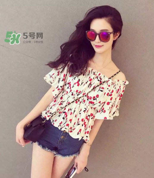 一字領怎么穿不會上滑？一字肩衣服老是往上滑怎么辦？