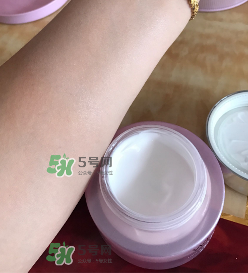 溫碧泉素顏霜好用嗎？溫碧泉素顏霜多少錢？