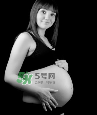 頭胎有妊娠線二胎沒(méi)有是因?yàn)閷殞毿詣e不一樣嗎？