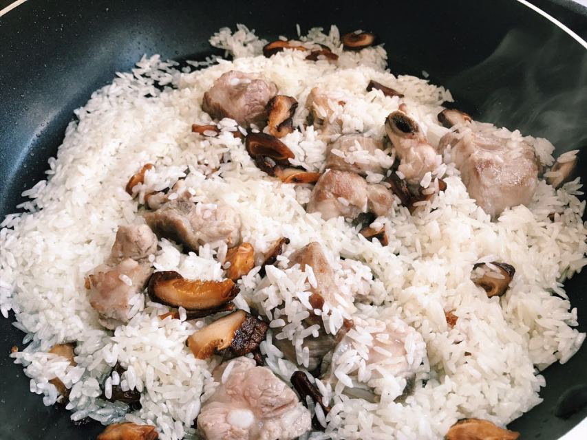 土豆排骨飯的做法 排骨土豆悶飯的做法 土豆排骨飯的做法 排骨土豆悶飯的做法