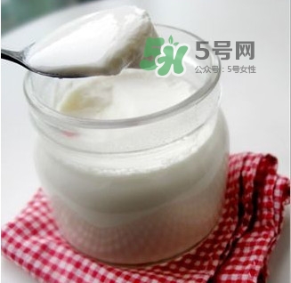 芭樂能和酸奶一起吃嗎？酸奶可以和芭樂一起吃嗎