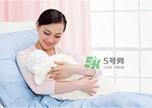 8月份坐月子穿什么衣服？八月份坐月子穿什么鞋？