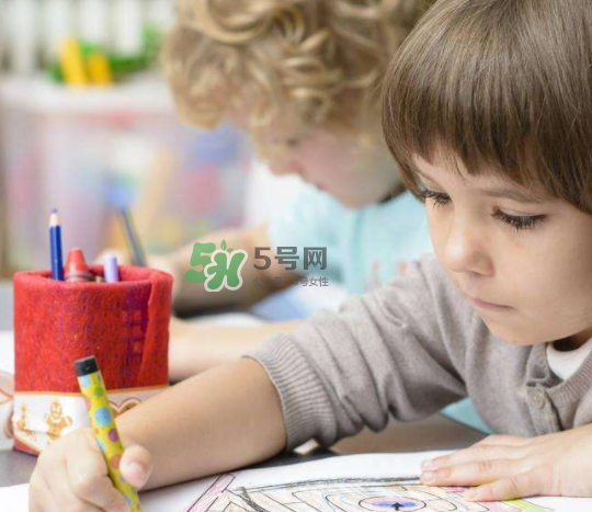 暑假孩子不寫(xiě)作業(yè)怎么辦？暑假不想寫(xiě)作業(yè)怎么教育？