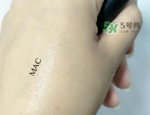 mac唇部打底膏怎么用？mac唇部打底使用方法