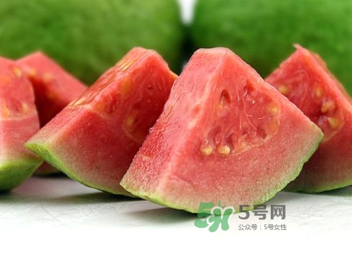 芭樂中間的籽可以吃嗎？芭樂榨汁籽要去嗎