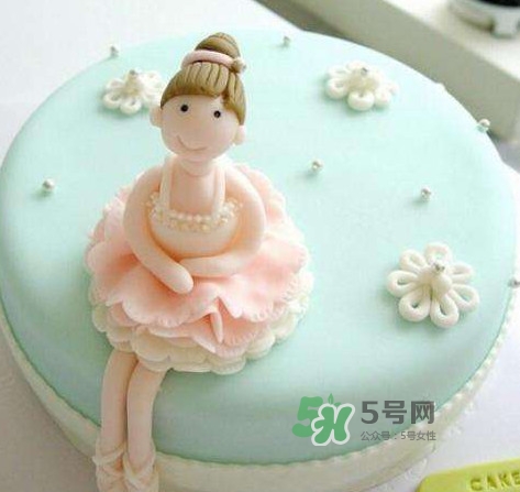 翻糖蛋糕好吃嗎？翻糖蛋糕能用戚風蛋糕坯嗎