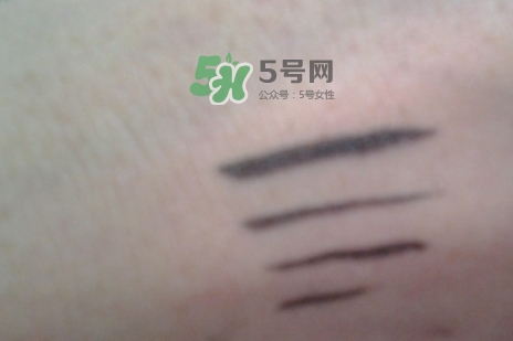 mac眼線液筆怎么用？mac魅可眼線液筆使用方法