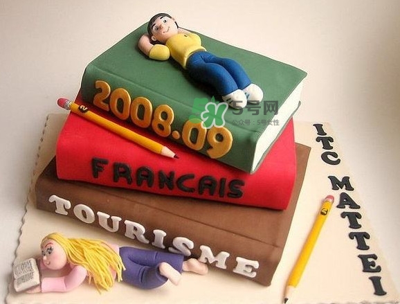 翻糖蛋糕怎么做？翻糖蛋糕是用什么做的