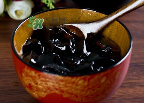 仙草凍怎么吃？仙草粉做的仙草凍怎么會(huì)有點(diǎn)苦