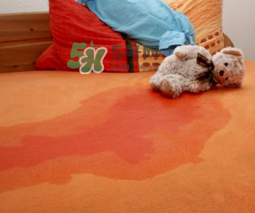 孩子尿床怎么去味？孩子尿床床墊怎么清理？