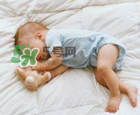 孩子尿床是缺什么？孩子尿床補什么?