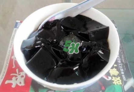 燒仙草是黑涼粉嗎？燒仙草和黑涼粉的區(qū)別