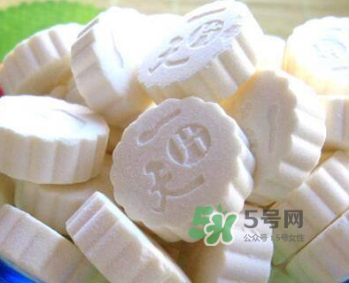 牛初乳咀嚼片是鈣片嗎？牛初乳咀嚼片和鈣片的區(qū)別