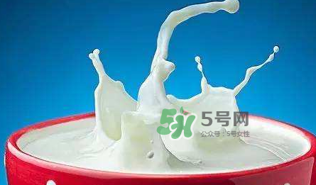 牛初乳咀嚼片是鈣片嗎？牛初乳咀嚼片和鈣片的區(qū)別