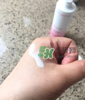 嬌韻詩牛奶水新版舊版區(qū)別 嬌韻詩牛奶水多少錢 嬌韻詩牛奶水新版舊版區(qū)別 嬌韻詩牛奶水多少錢