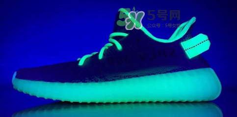 adidas yeezy boost 350 v2黃斑馬是夜光的嗎？