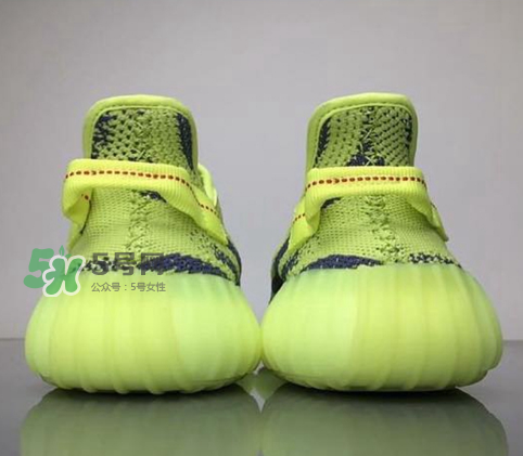 adidas yeezy boost 350 v2黃斑馬是夜光的嗎？