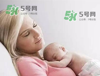 坐月子要穿內(nèi)衣嗎？坐月子不穿內(nèi)衣胸會(huì)下垂嗎？