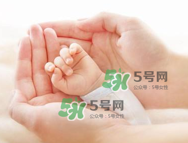 坐月子要穿內(nèi)衣嗎？坐月子不穿內(nèi)衣胸會(huì)下垂嗎？