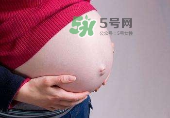 孕期可以蹲著上廁所嗎？孕期上廁所會壓到寶寶嗎？