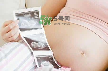 孕期可以蹲著上廁所嗎？孕期上廁所會壓到寶寶嗎？