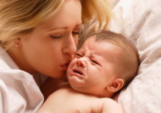 新手爸媽必看，七天教小嬰兒戒夜奶一覺到天亮