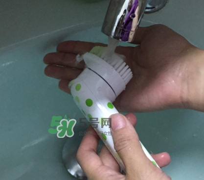 倩碧聲波潔面儀怎么充電？倩碧潔面儀充電燈不亮