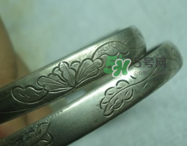 銀手鐲可以帶著洗澡嗎？銀手鐲洗澡能不能帶？