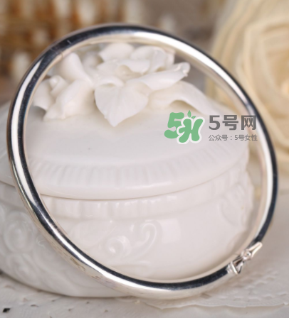 銀手鐲可以去濕氣嗎？銀手鐲能祛濕嗎？