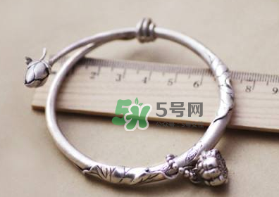 銀手鐲可以用牙膏洗嗎？銀手鐲可以用什么洗？