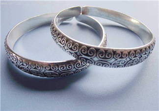 銀手鐲可以帶著洗澡嗎？銀手鐲洗澡能不能帶？